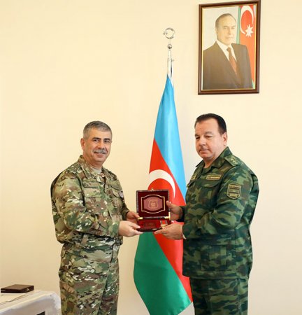 Zakir Həsənov müdafiə nazirləri və generalları medalla TƏLTİF ETDİ