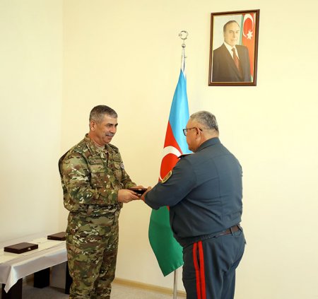 Zakir Həsənov müdafiə nazirləri və generalları medalla TƏLTİF ETDİ