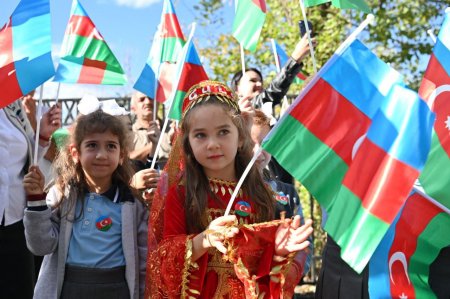 Laçında bayraq yürüşü - FOTOLAR