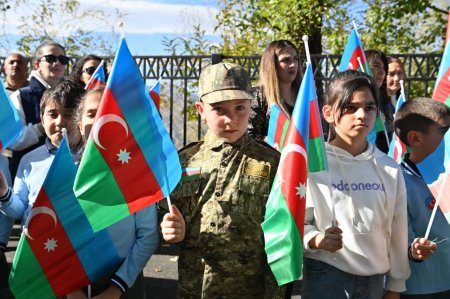 Laçında bayraq yürüşü - FOTOLAR