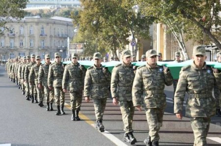 Bakıda hərbçilərin yürüşü KEÇİRİLİR
