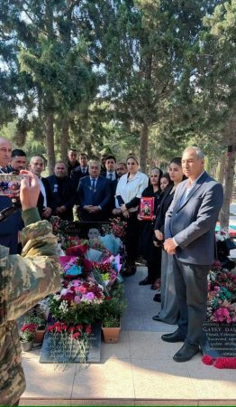 Qəhrəman Şəhidimiz Elgün Ağayar oğlu Abbaslının anım günü ilə əlaqədar Sumqayıt şəhidlər xiyabanında məzarını ziyarət etdik.