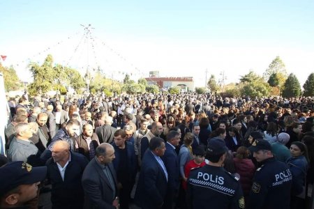 Gəncə şəhəri 1500  ailəlik yeni qəsəbədə yerləşən  Kəlbəcər Mədəniyyət Evində  "Zəfərin mübarək, Azərbaycan!" adlı möhtəşəm bayram tədbiri keçirilmişdir.
