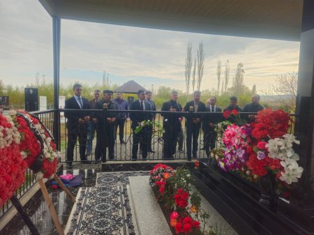 Millət vəkili Aqil Məmmədovun köməkçisi Zahir Əliyev,  Kəlbəcər rayon İcra Hakimiyyətinin məsul əməkdaşları  şəhidlik zirvəsinə yüksəlmiş Orucov Nemət Əkbər oğlunun doğum günü münasibətilə ilə məzarını və ailə üzvlərini ziyarət ediblər.