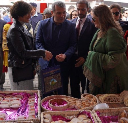 Pakistanın birinci xanımı Azərbaycanın stendini ziyarət etdi