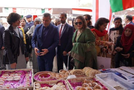 Pakistanın birinci xanımı Azərbaycanın stendini ziyarət etdi