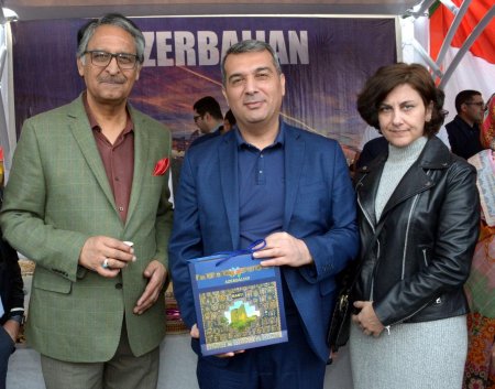 Pakistanın birinci xanımı Azərbaycanın stendini ziyarət etdi