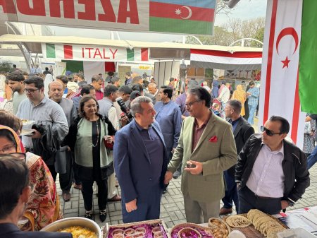 Pakistanın birinci xanımı Azərbaycanın stendini ziyarət etdi