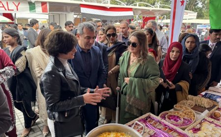 Pakistanın birinci xanımı Azərbaycanın stendini ziyarət etdi