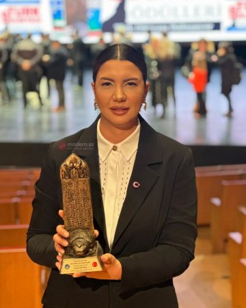 Fulya Öztürk mükafatını Qarabağ şəhidlərinə həsr etdi - FOTO