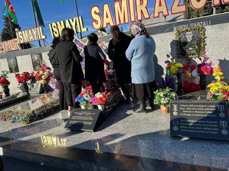 Bu gün 44 günlük Vətən müharibəsində şəhidlik zirvəsinə ucalmış  Bayramov Samir Elxan oğlunun üçüncü ildönümü ilə əlaqədar yas mərasimində iştirak edilib.