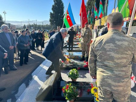 Bu gün 44 günlük Vətən müharibəsində şəhidlik zirvəsinə ucalmış  Bayramov Samir Elxan oğlunun üçüncü ildönümü ilə əlaqədar yas mərasimində iştirak edilib.