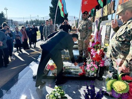 Bu gün 44 günlük Vətən müharibəsində şəhidlik zirvəsinə ucalmış  Bayramov Samir Elxan oğlunun üçüncü ildönümü ilə əlaqədar yas mərasimində iştirak edilib.