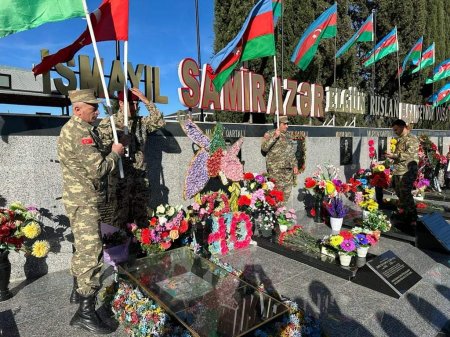 Bu gün 44 günlük Vətən müharibəsində şəhidlik zirvəsinə ucalmış  Bayramov Samir Elxan oğlunun üçüncü ildönümü ilə əlaqədar yas mərasimində iştirak edilib.