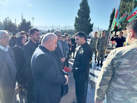 Bu gün 44 günlük Vətən müharibəsində şəhidlik zirvəsinə ucalmış  Bayramov Samir Elxan oğlunun üçüncü ildönümü ilə əlaqədar yas mərasimində iştirak edilib.