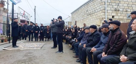  Kəlbəcərdən olan Şəhid Tağızadə Cahangir Qurban oğlunun xatirəsini əbədiləşdirmək məqsədilə inşa edilmiş bulaq kompleksinin və şəhidin foto-güşəsi əks edilmiş abidə kompleksinin açılışı olub