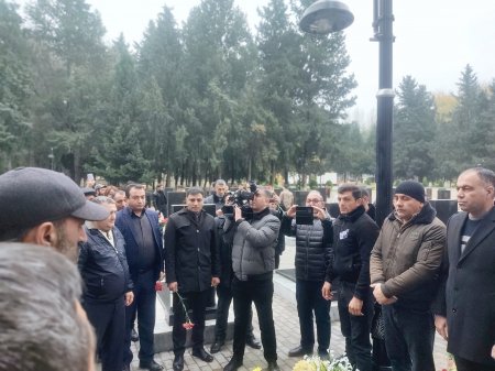  Kəlbəcərdən olan Şəhid Tağızadə Cahangir Qurban oğlunun xatirəsini əbədiləşdirmək məqsədilə inşa edilmiş bulaq kompleksinin və şəhidin foto-güşəsi əks edilmiş abidə kompleksinin açılışı olub