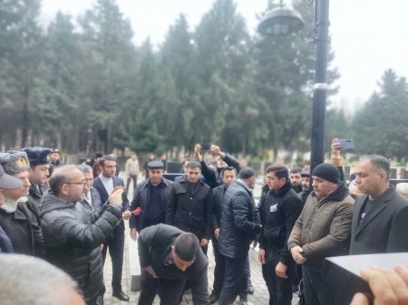  Kəlbəcərdən olan Şəhid Tağızadə Cahangir Qurban oğlunun xatirəsini əbədiləşdirmək məqsədilə inşa edilmiş bulaq kompleksinin və şəhidin foto-güşəsi əks edilmiş abidə kompleksinin açılışı olub