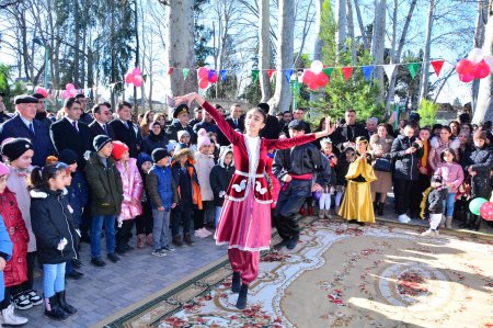 31 dekabr – Dünya Azərbaycanlılarının Həmrəylik Günü və qarşıdan gələn Yeni il münasibəti ilə Ağstafada ümumrayon bayram tədbiri keçirilib