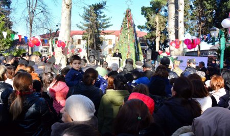 31 dekabr – Dünya Azərbaycanlılarının Həmrəylik Günü və qarşıdan gələn Yeni il münasibəti ilə Ağstafada ümumrayon bayram tədbiri keçirilib