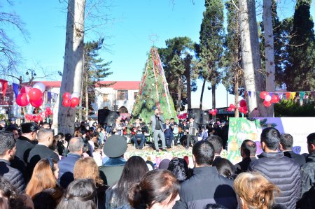 31 dekabr – Dünya Azərbaycanlılarının Həmrəylik Günü və qarşıdan gələn Yeni il münasibəti ilə Ağstafada ümumrayon bayram tədbiri keçirilib