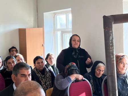 Laçın Rayon İcra Hakimiyyətinin başçısı Aqil Nəzərlinin növbəti görüşü-səyyar qəbulu Taxta Körpü ərazisindəki Qarıqışlaq obasında keçirildi