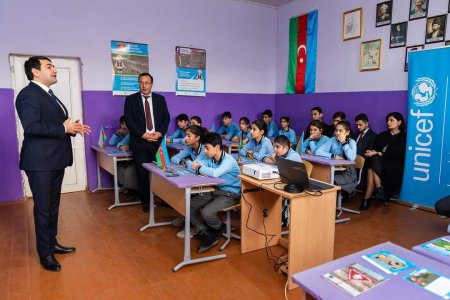 YUNİSEF-in Avropa və Mərkəzi Asiya üzrə regional direktoru Kəlbəcər məktəbində olub