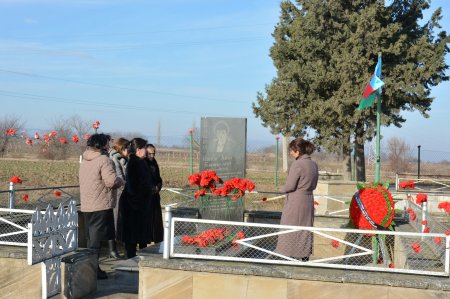 Ağstafanın Vurğun qəsəbəsindən olan 20 Yanvar şəhidimiz Habil Komunar oğlu Əzizovun ailə üzvləri və məzarı ziyarət olunub
