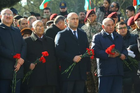 Azərbaycan Texnologiya Universitetinin rəhbər heyəti və əməkdaşları Gəncədə Şəhidlər xiyabanında 20 Yanvar - Ümumxalq Hüzn Günü ilə bağlı ümumşəhər tədbirində iştirak edib. 