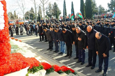 Azərbaycan Texnologiya Universitetinin rəhbər heyəti və əməkdaşları Gəncədə Şəhidlər xiyabanında 20 Yanvar - Ümumxalq Hüzn Günü ilə bağlı ümumşəhər tədbirində iştirak edib. 