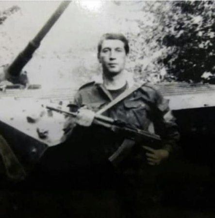 İlham Əliyev ali məktəb müəlliminə maşın bağışladı - FOTOLAR
