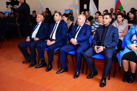 Prezident İlham Əliyevə İctimai Dəstək səhifəsi :Goranboy rayon Məcburi köçkün şəhərciyində seçicilərlə görüş keçirilib.