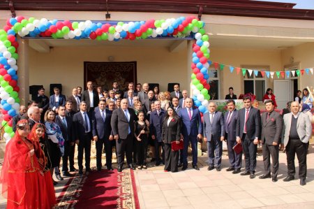 Laçınlı məcburi köçkünlərin müvəqqəti məskunlaşdığı Ağcabədi rayonunun Taxta körpü qəsəbəsində “Novruz” bayramı münasibəti ilə ümumrayon şənliyi keçirilmişdir.