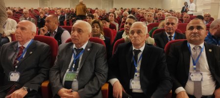 İsa Qəmbər yenidən başqan seçildi. İsa Qəmbər yenidən başqan seçildi.
