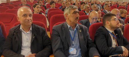 İsa Qəmbər yenidən başqan seçildi. İsa Qəmbər yenidən başqan seçildi.