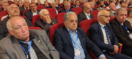 İsa Qəmbər yenidən başqan seçildi. İsa Qəmbər yenidən başqan seçildi.