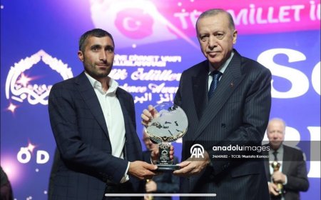 Türkiyə Prezidenti Sərvəri mükafatlandırdı - FOTO