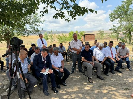 Laçın Rayon İcra Hakimiyyətinin başçısı Aqil Nəzərlinin rayon sakinləri ilə görüşü-səyyar qəbulu Şəki rayonu Bolludərə kəndində keçirildi. 24.06.2024