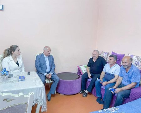 Şəhid ailələrindən olan seçicilərim və əhali ilə görüşlərim davam edir. 
