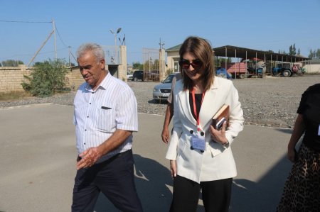 65 saylı Salyan-Biləsuvar-Neftçala seçki dairəsi üzrə deputatlığa namizəd Günay Ağamalı  Şorsulu kəndində yerləşən “P-Aqro” MMC-nin Salyan filialında çalışan seçicilərlə görüş keçirdi.