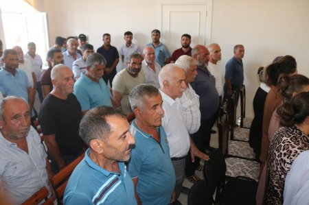 65 saylı Salyan-Biləsuvar-Neftçala seçki dairəsi üzrə deputatlığa namizəd Günay Ağamalı  Şorsulu kəndində yerləşən “P-Aqro” MMC-nin Salyan filialında çalışan seçicilərlə görüş keçirdi.