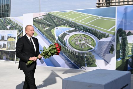 İlham Əliyev Zəfər parkında - FOTOLAR