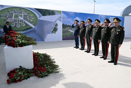 Zakir Həsənov və şəxsi heyət Zəfər parkında - FOTO