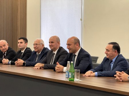 Azərbaycan Texnologiya Universitetinin rektoru vəzifələrini icra edən , hörmətli Yaşar Ömərovun rəhbərlik etdiyi nümayəndə heyəti Qarabağ Universitetini ziyarət etdi.