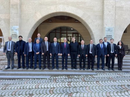 Azərbaycan Texnologiya Universitetinin rektoru vəzifələrini icra edən , hörmətli Yaşar Ömərovun rəhbərlik etdiyi nümayəndə heyəti Qarabağ Universitetini ziyarət etdi.