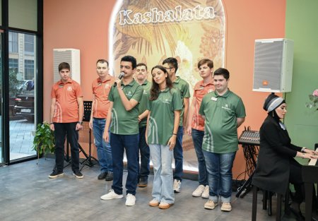 Leyla Əliyeva Bakıda əlilliyi olan gənclərin çalışdığı kafeni ziyarət edib