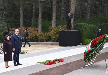Dövlət və hökumət rəsmiləri Fəxri xiyabanda - FOTO