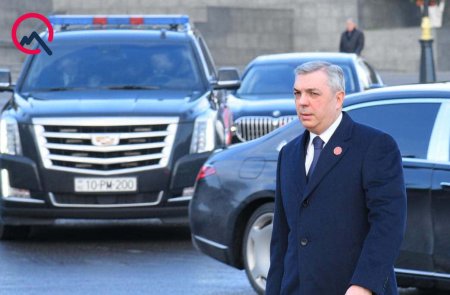 Rəsmilər Şəhidlər xiyabanında - Foto