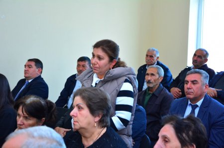 Seymur Orucov Düzqışlaq kəndində növbəti dəfə vətəndaşları dinləyib