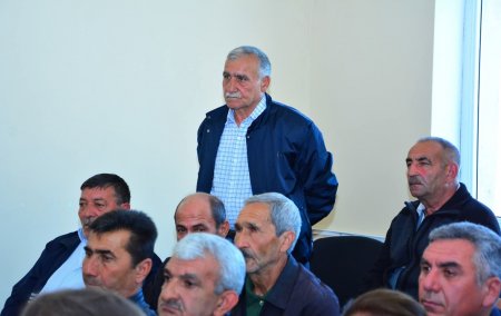 Seymur Orucov Düzqışlaq kəndində növbəti dəfə vətəndaşları dinləyib